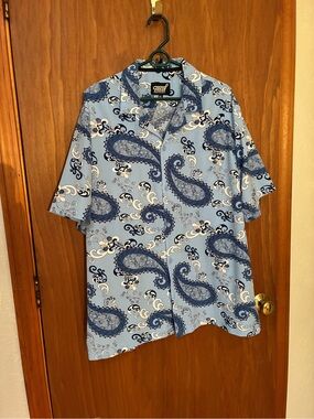 fresh Blue Paisley Short-Sleeve Button-Down Shirt